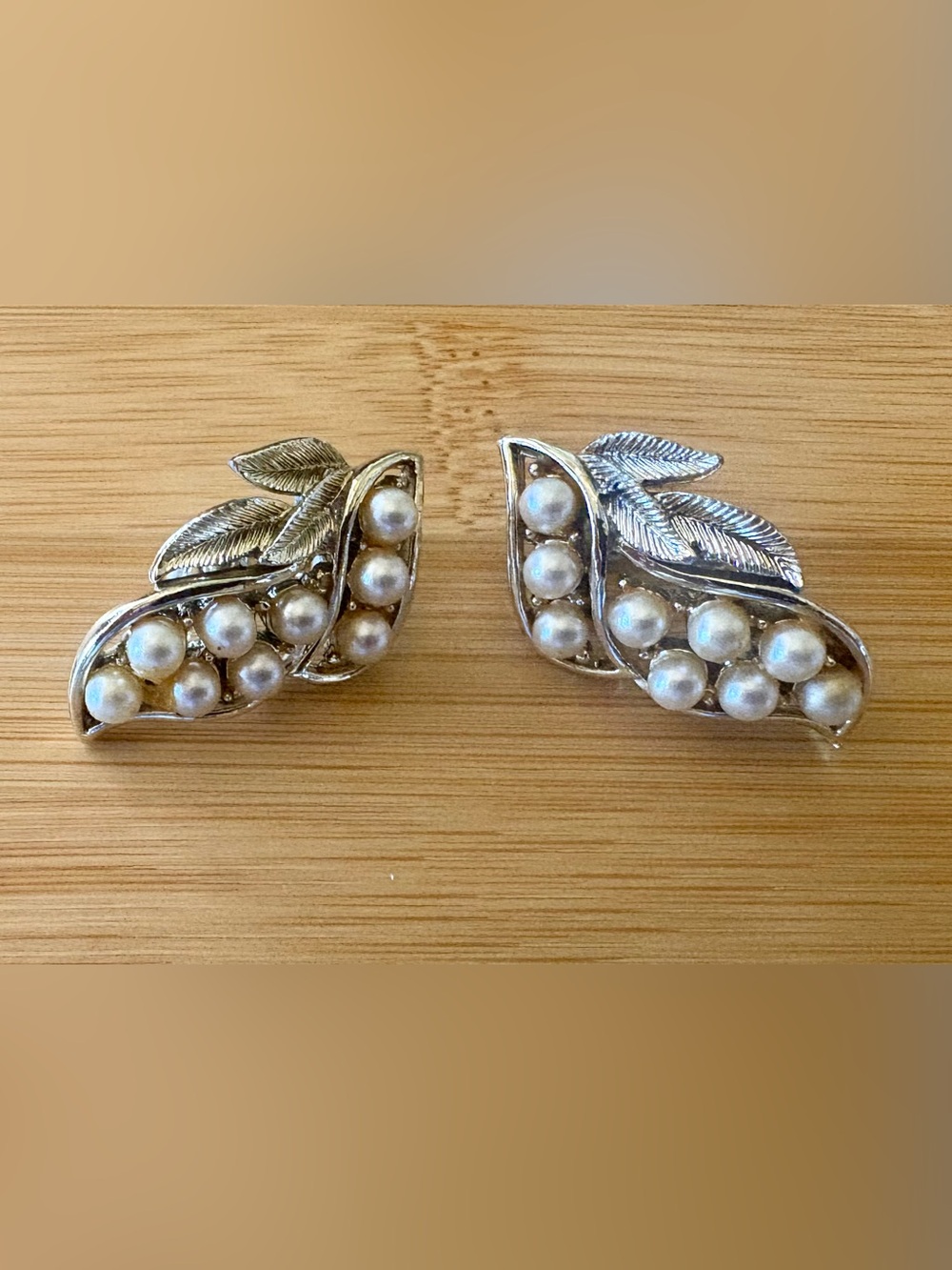 Vintage Pearl Cluster Leaf Clip-On Earrings - Silver Tone